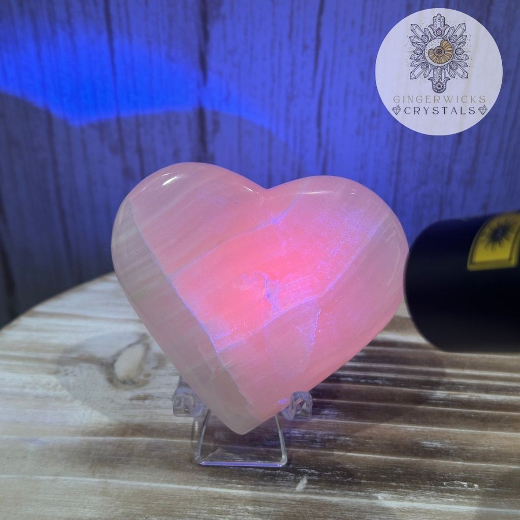 Mangano Calcite Heart- UV Reactive!    MC3